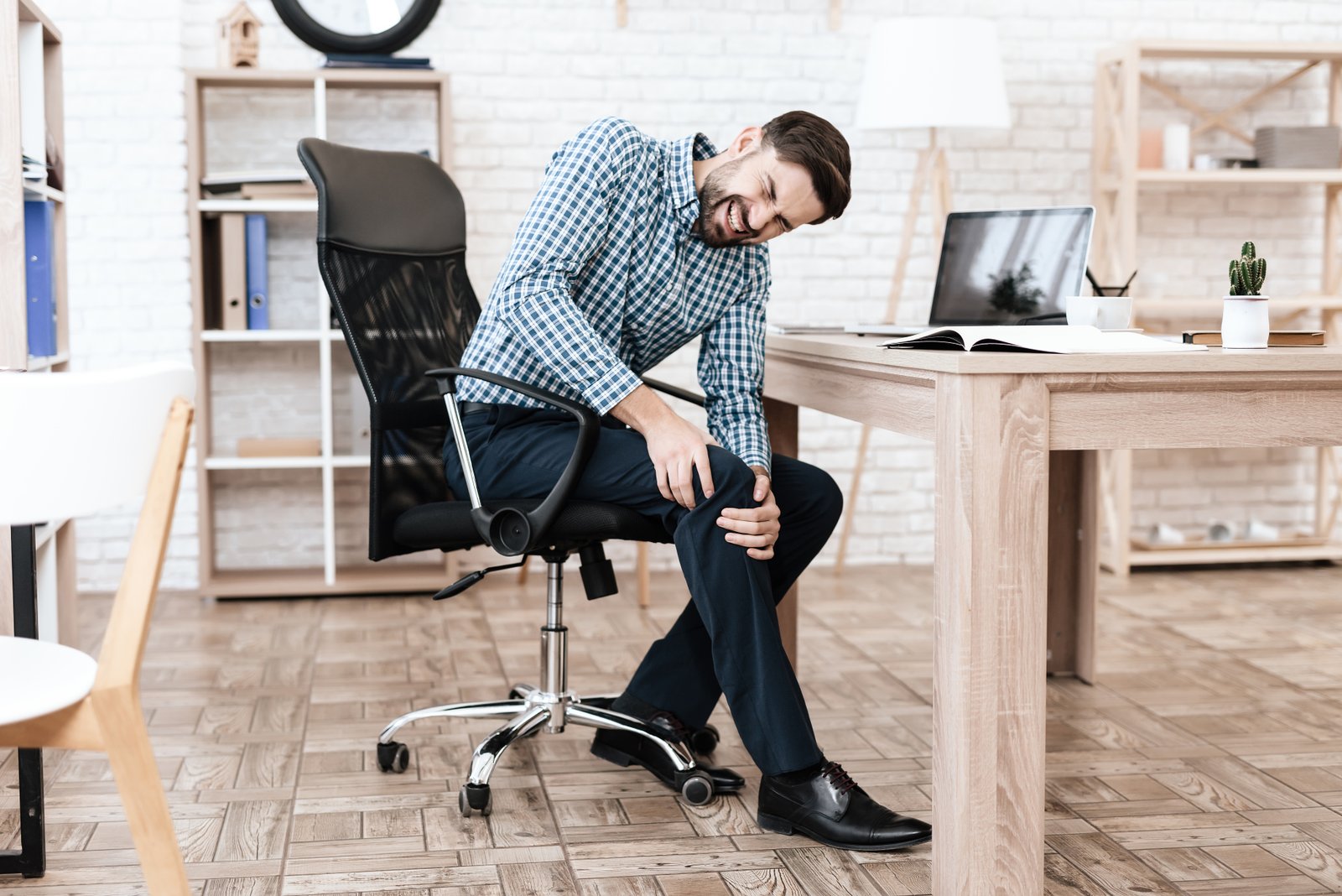 Why Does Your Knee Hurt After Sitting Cross-Legged?